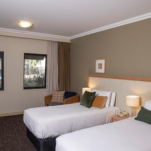 Deluxe Twin Spa Studio
